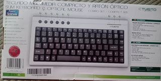 Teclado multimedia compacto y ratón óptico