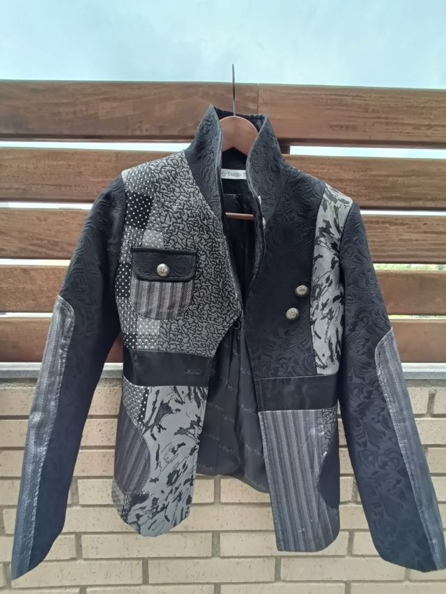 Chaqueta tipo Desigual