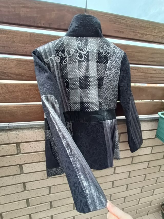 Chaqueta tipo Desigual