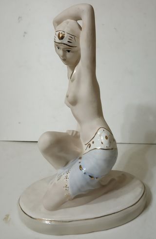 Antigua figura porcelana mujer desnuda