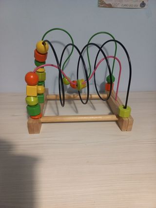 Juguete de madera de Ikea. Laberinto de cuentas