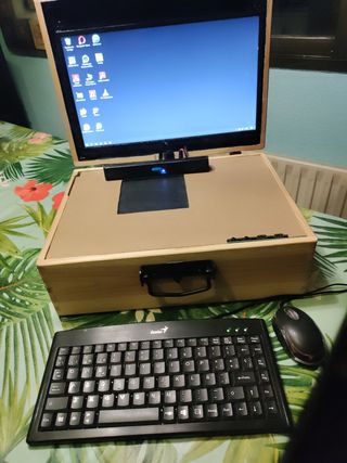 SOBREMESA PORTABLE GAMING CON PANTALLA V.2