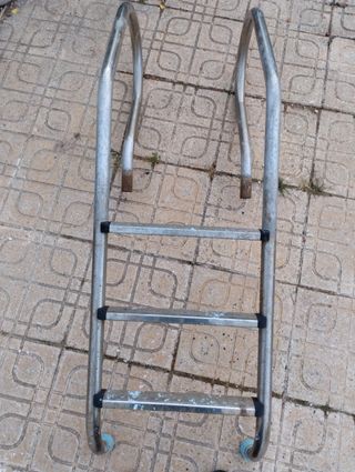 Escalera piscina