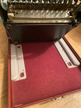 Máquina escribir olivetti studio44 Estucheoriginal