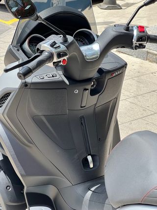 PIAGGIO MP3 300