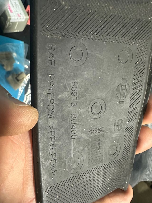 Alfombrilla Nissan Almera Tino.