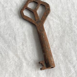 llave antigua metalica para cerradura