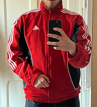 Chaqueta Adidas Roja Vintage 90’s Style