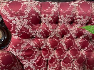 Sofá doble de capitoné estilo Luis XV