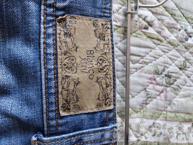 falda vaquera de Blanco.