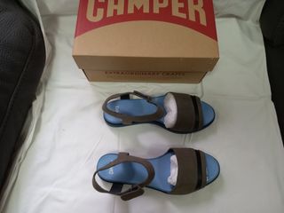 CAMPER. Sandalias de ante.