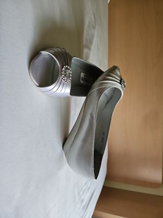 Zapatos novia gris perla.