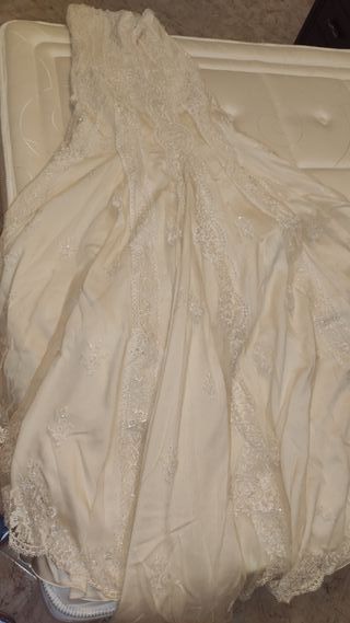 Vestido novia, cancan y velo