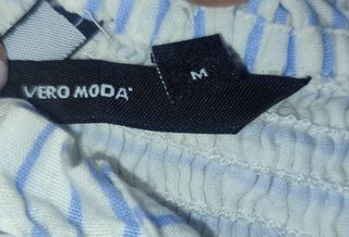 Top de tirantes blanco y azul