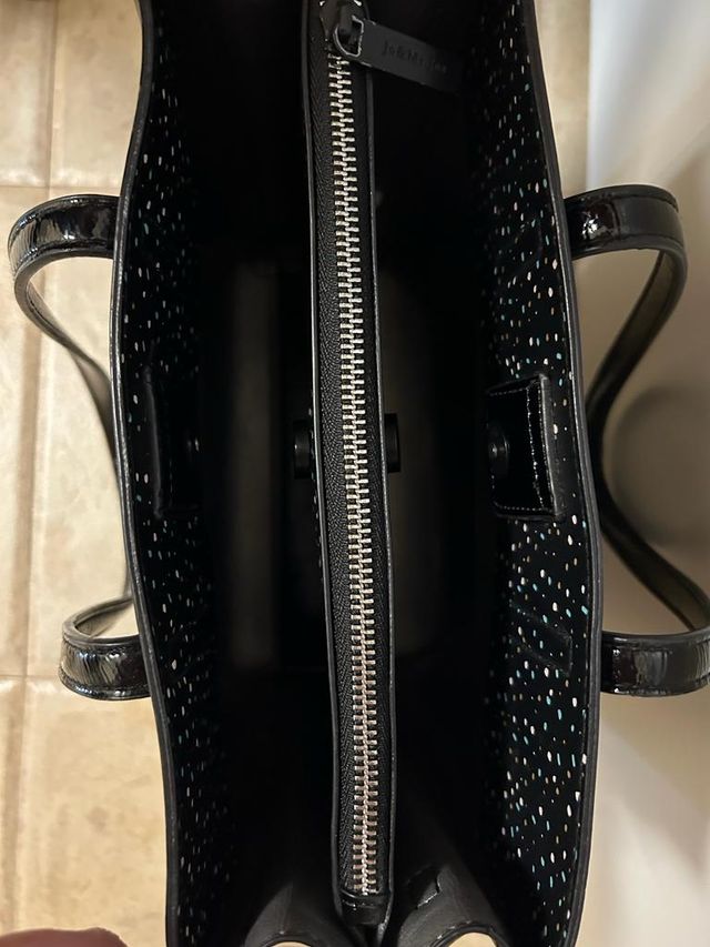 Bolso de piel, también sirve de porta ordenador.