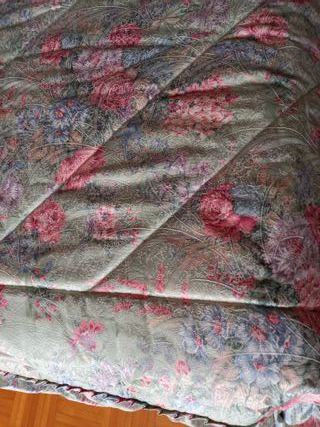 Colcha edredon y cojín a juego para cama de 90