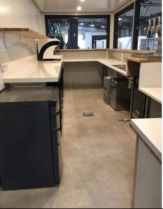 Contenedor marítimo transformado a chiringuito