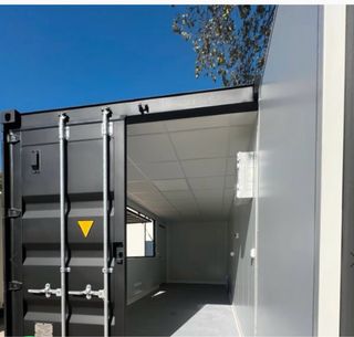 Contenedor marítimo transformado a chiringuito