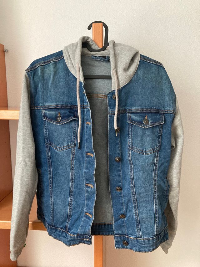 Chaqueta vaquera con capucha