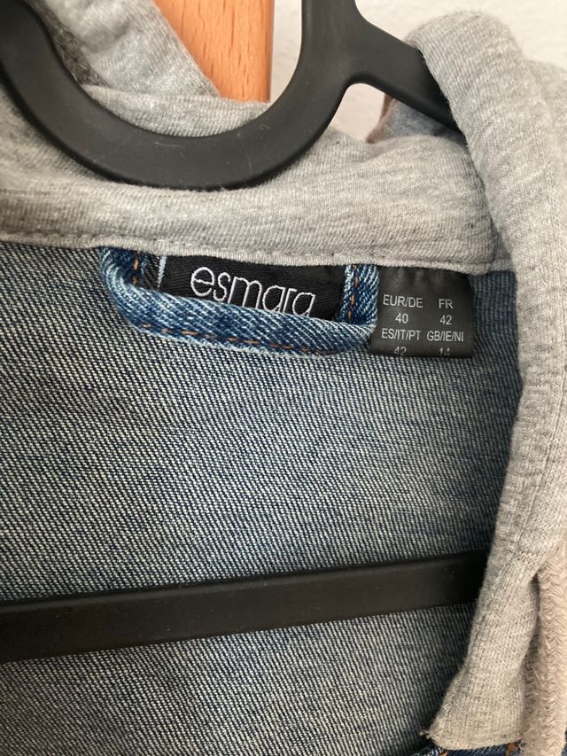 Chaqueta vaquera con capucha