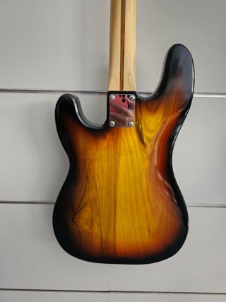 BAJO REPLICA FENDER