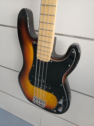 BAJO REPLICA FENDER