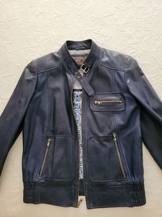 Cazadora de cuero azul 