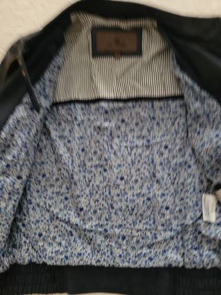 Cazadora de cuero azul 