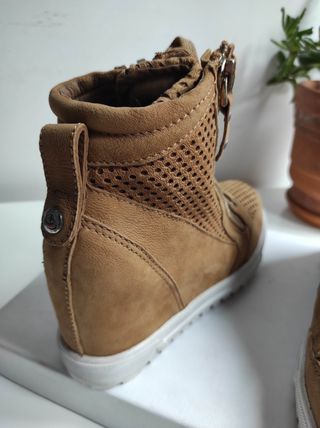 Comodisimas y nuevas Zapatillas cuña Barachini 39