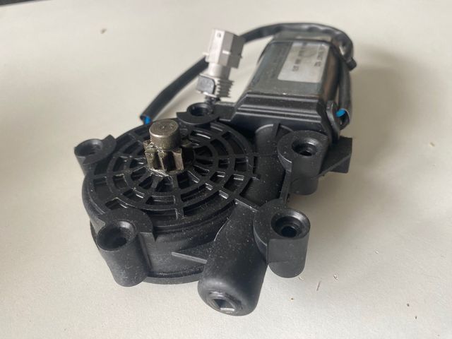 MOTOR PLANO ELEVALUNAS BMW E34