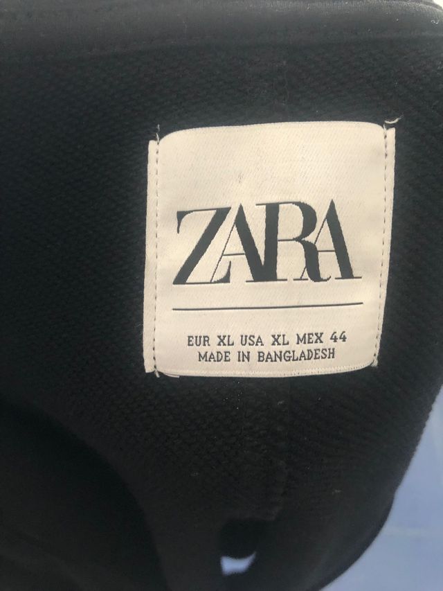 Chaqueta larga, con capucha. Marca Zara.Como nueva