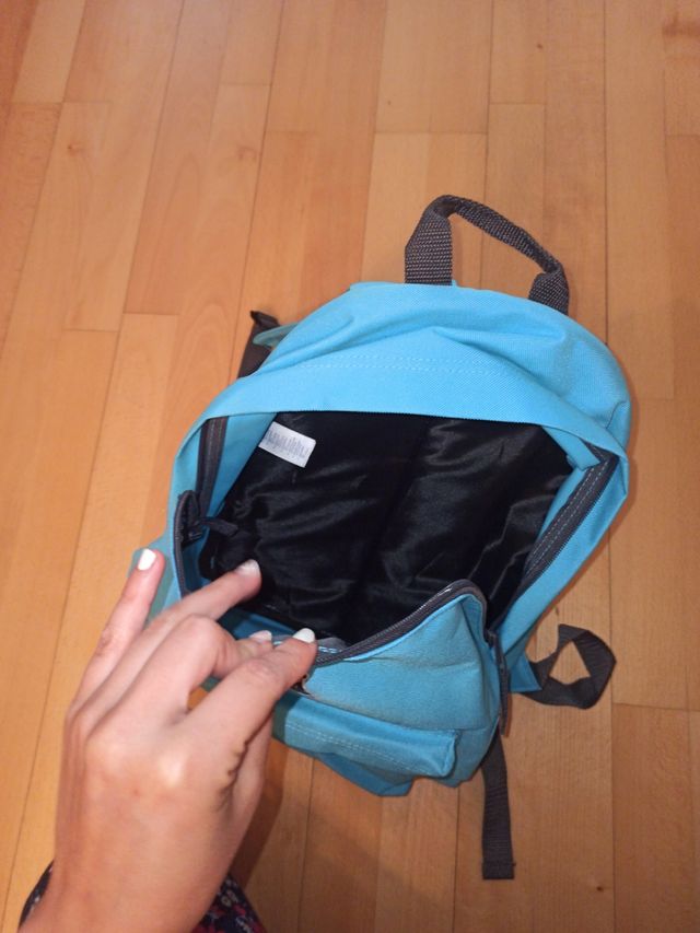 Mochila azul sin estrenar con impresión