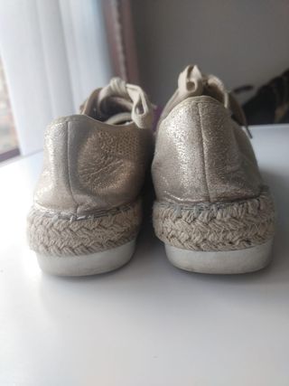 Zapatillas/alpargatas en color dorado