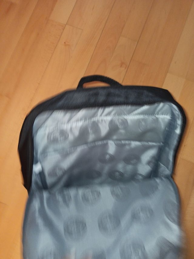 Mochila negra y gris validapara ordenador portátil