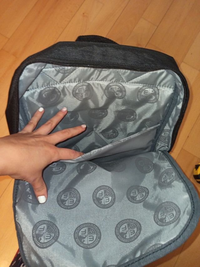 Mochila negra y gris validapara ordenador portátil