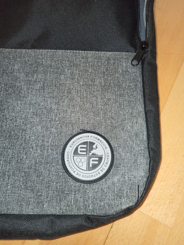 Mochila negra y gris validapara ordenador portátil