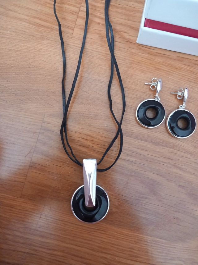 Colgante y pendientes