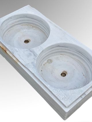 Antigua pila o lavabo de mármol de dos senos