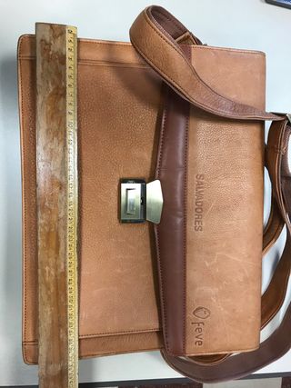 Maletin de la marca Salvadores ferroviario FEVE