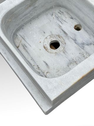 Pila antigua de mármol