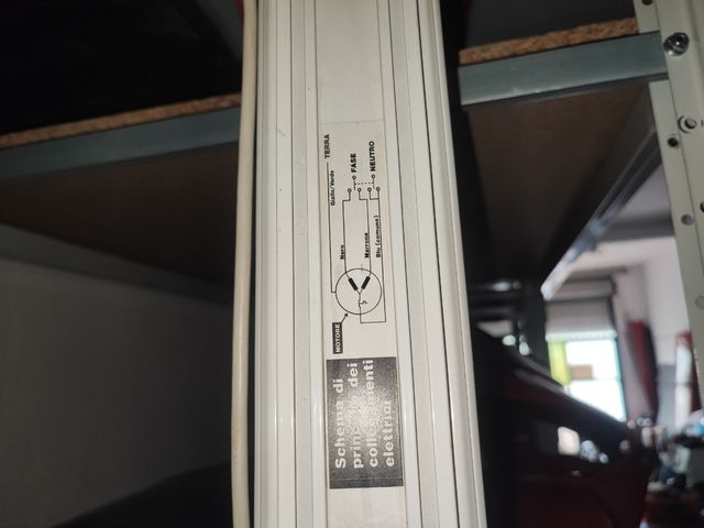 Pantalla proyector motorizada 3 metros
