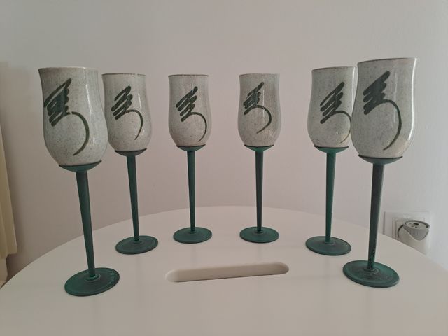 Copas hechas a mano de cerámica y metal