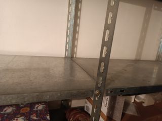 estantería metálica galvanizada.