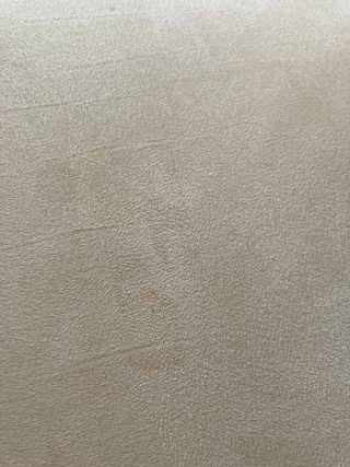 Mesa de comedor de madera +cuatro sillas.