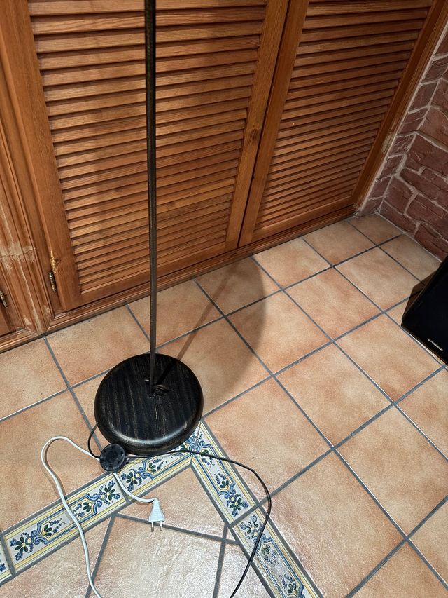 Lámpara de pie de bronce