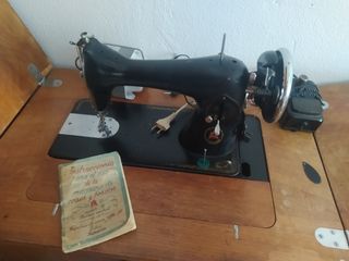 Maquina coser Alfa antigua