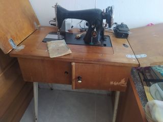 Maquina coser Alfa antigua