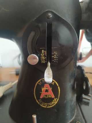 Maquina coser Alfa antigua