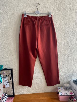 Pantalón rojo - Zara