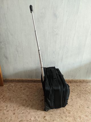 Maletín con ruedas tipo trolex